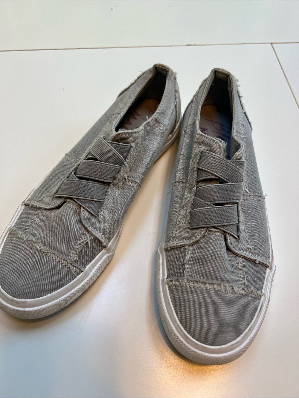 Blowfish Malibu Women Slip-On Casual Canvas Sneakers Gray size 8.5 worn once